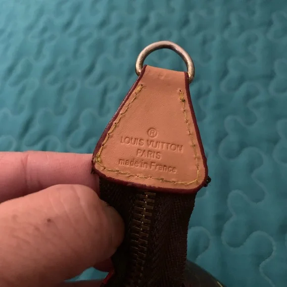 Louis Vuitton -Rare to Find Limited Edition Takashi Murakami Cerises Pochette - Picture 12 of 16